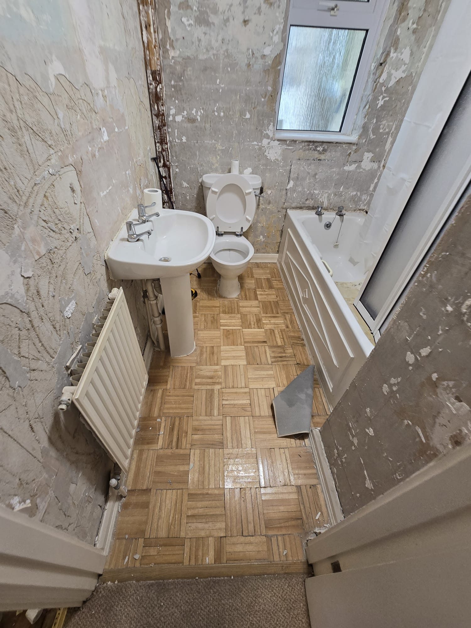 Bathroom before refurbishment view 4