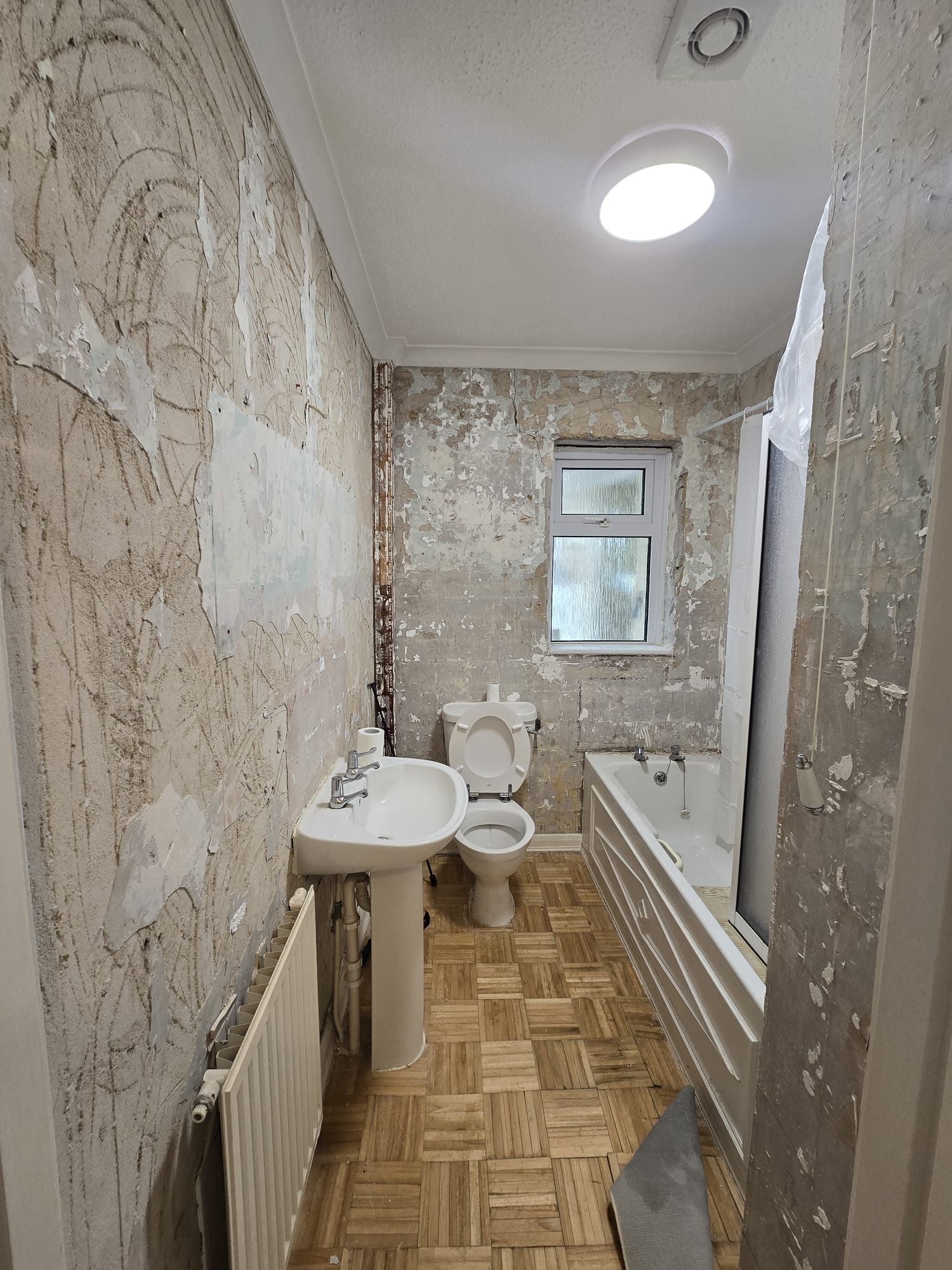 Bathroom before refurbishment